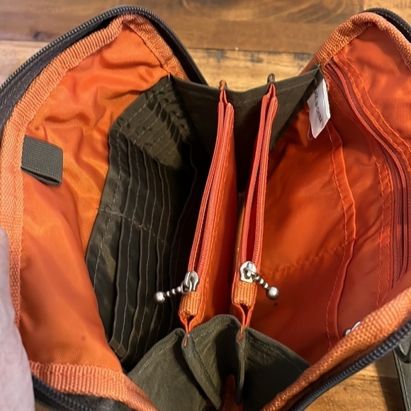 Baggallini mini bag - Picture 4 of 5